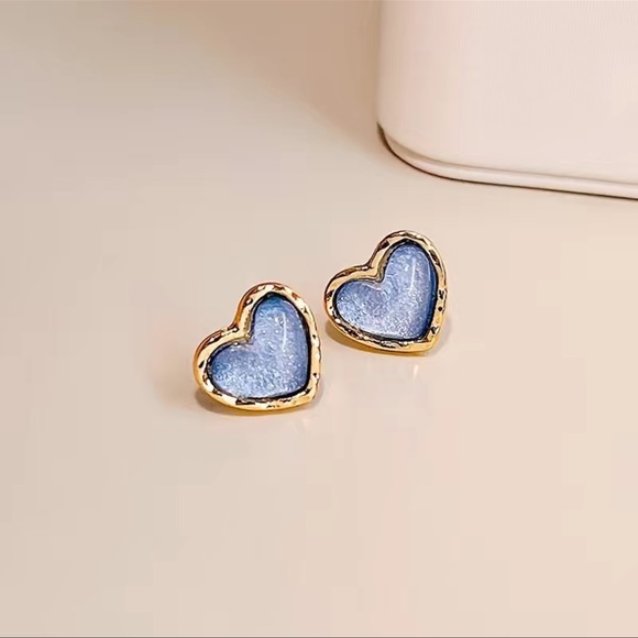 New Trend Gold 14k Heart Blue Little Simple Earrings - Picture 1 of 3